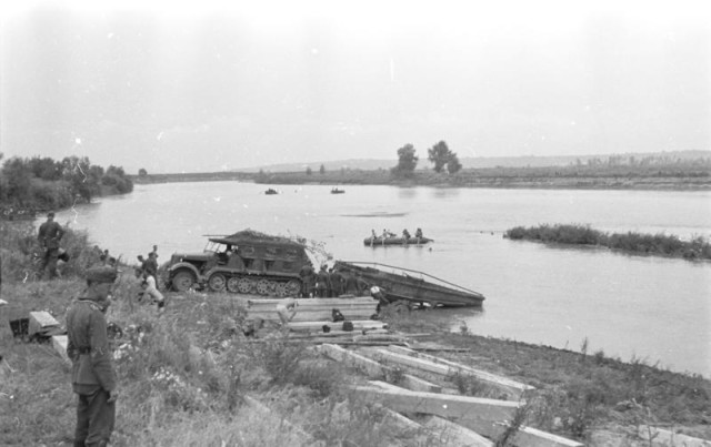 German military engineers of 11. Army during build of floating bridge on Prut river. 1 July 1941