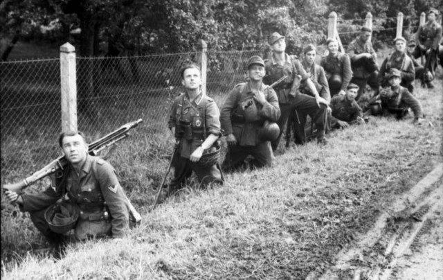 German infantrymen scan the skies for Allied aircraft in Normandy, 1944 (Image)