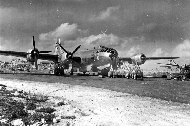 3.1280px-B-29_under_repair_Saipan1