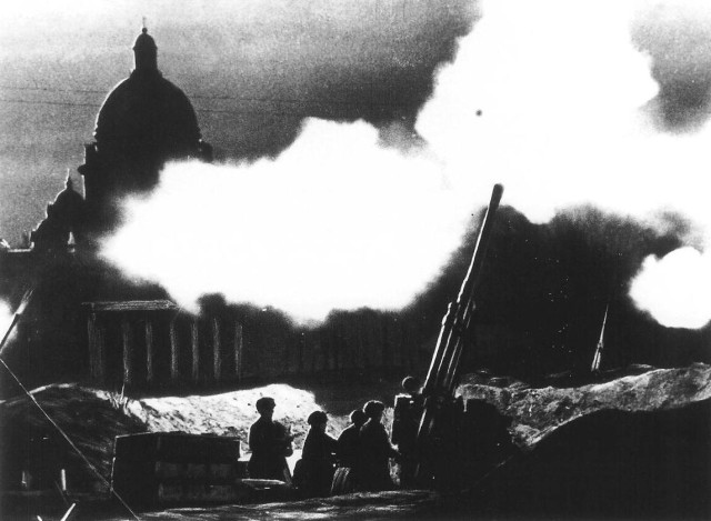 The fire of anti-aircraft guns deployed in the neighborhood of St. Isaac's cathedral during the defense of Leningrad. 1941