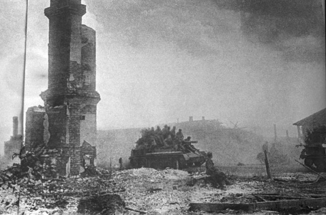 Soviet infantry on a SU-76. Minsk, 3 July 1944 [via]