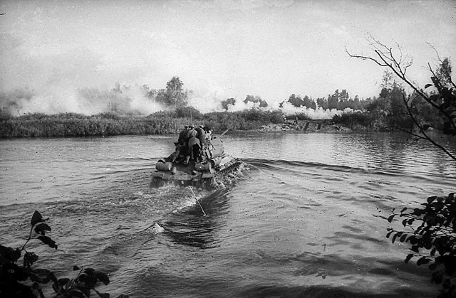 Rivers were not always unbreachable for tanks. Operation Bagration, 1944 [via]