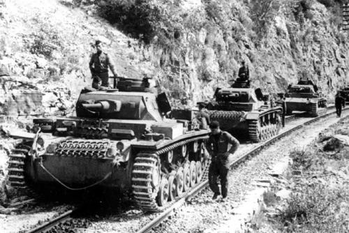 The poor road network of Greece, along with the fact that many roads were destroyed by retreating British forces, made the German tanks use the rail tracks to continue their advance. Source: Bundesarchiv