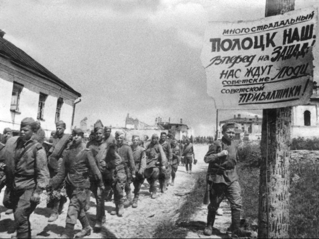 Soviet soldiers in Polotsk, Belarus. Propaganda poster celebrating the reconquest of the city and urging the liberation of the Baltic from Nazi German occupation. 4 July 1944.