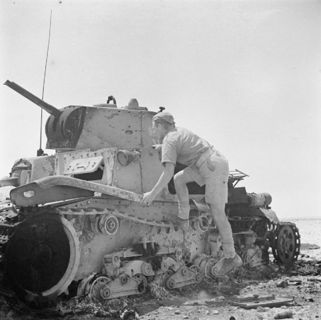 A soldier inspects an Italian M13/40 tank that was knocked out near El Alamein. 11 July 1942 [via]