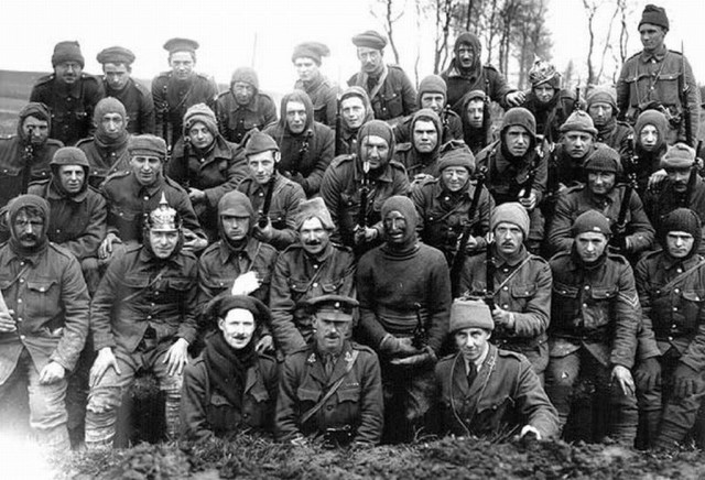 Men of the Liverpool (Irish) Regiment on the morning after a night raid. Early 1916.