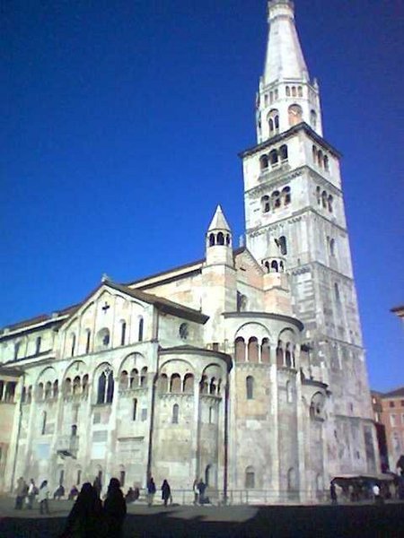 The Torre Ghirlandina where the replica bucket is still displayed