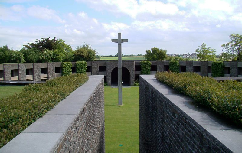 German War Cemetery at the Mont d'Huisnes, Normandy, France - Mussklprozz / CC BY-SA 3.0