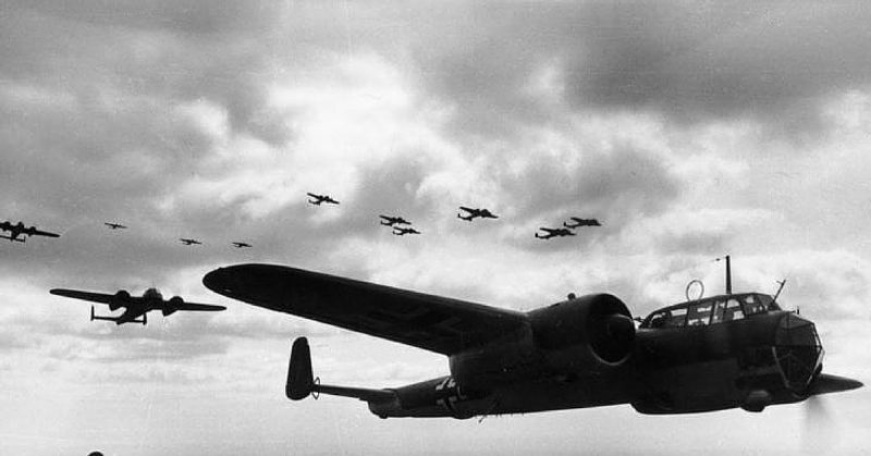 A formation of Dornier Do-17 Bomber Squad over northern France, 1940. [Bundesarchiv, Bild 101I-341-0456-04 / Folkerts / CC-BY-SA 3.0]
