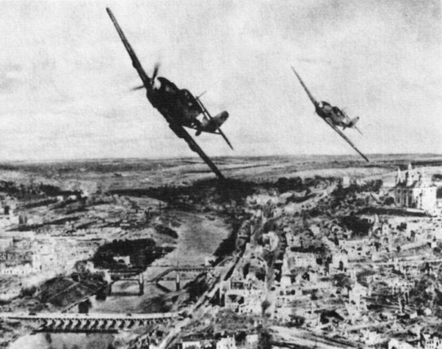 A pair of German Messerschmitt BF-109E in flight over Smolensk [Via].