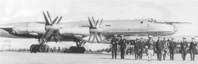 Tu-142 (Bear F) and crew at the Fedotovo AB, Vologda, USSR.