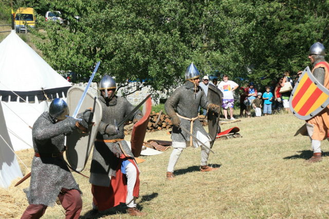 A reenactment photo of siege of Termes castle, in the Corbières, South of France, during the Albigensian Crusade, Source: Le château de Termes, G. BARO