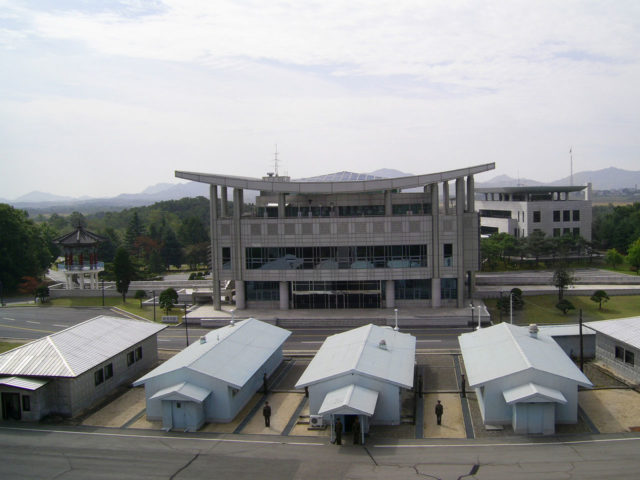 Joint Security Area where the two countries leaders can meet for talks. Typhoon chaser/ Own Work/ Wikipedia / CC BY-SA 3.0