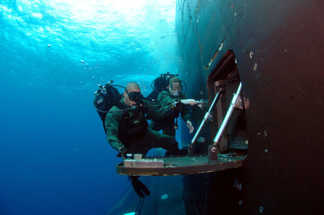 US Navy submarine with airlock seen open in 2007. Wikipedia / Public Domain