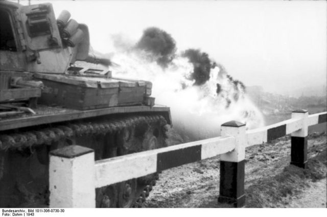 Panzer III Flammenwerfer, Italy, city unknown in 1943 [Bundesarchiv, Bild 101I-306-0730-30 / Dohm / CC-BY-SA 3.0].