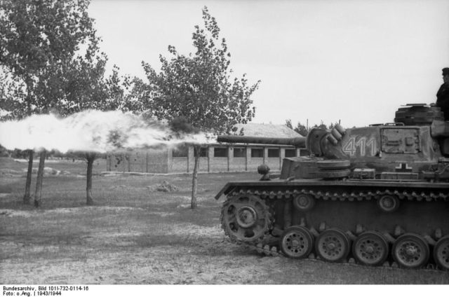 Panzer III of Division "Grossdeutschland" launches its flamethrower. Soviet Union, 1943/44 [Bundesarchiv, Bild 101I-732-0114-16 / CC-BY-SA 3.0].
