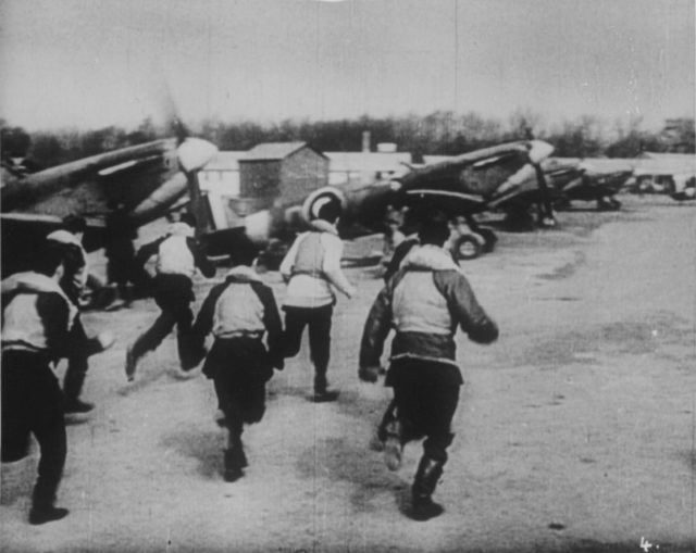 British pilots running towards their fighters (Spitfire) on the air-raid alarm. [Via]