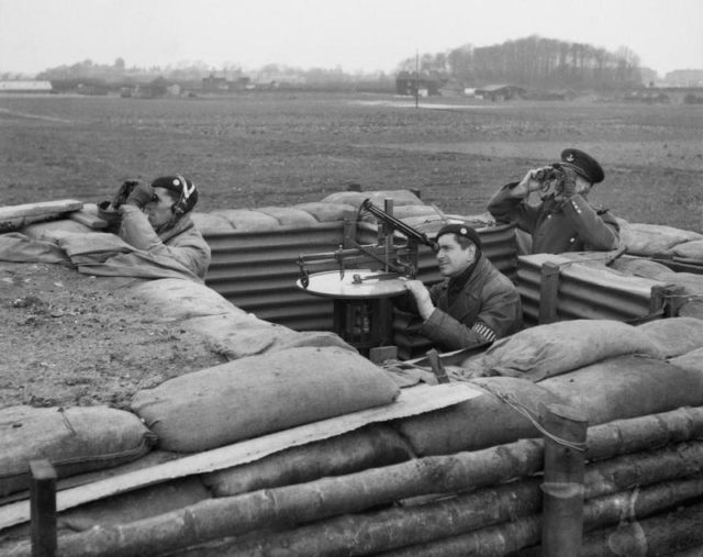 An Observer Corps post in action during the Battle of Britain, 1940. [© IWM (CH 2477)]