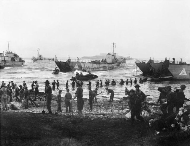 Troops from 51st Highland Division unloading stores from tank landing craft on the opening day of the Allied invasion of Sicily. 10 July 1943. [© IWM (A 17916)]