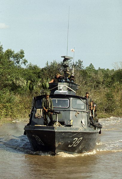 408px-Fast_Patrol_Craft_PCF-38_on_Cai_Ngay_canal_1970