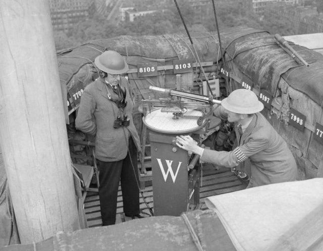 Observer Corps operating the recording instrument. [© IWM (CH 1273)]