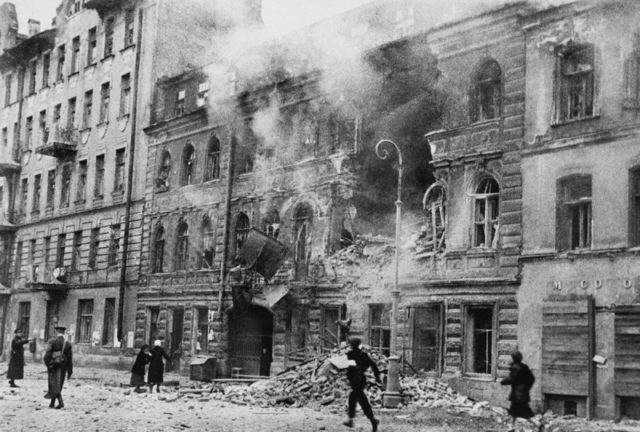Leningrad during German bombardment [Via].