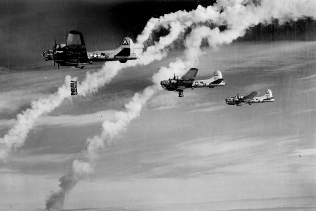 B-17G formation of the 91st bomb group 324th bomb squadron [Via].