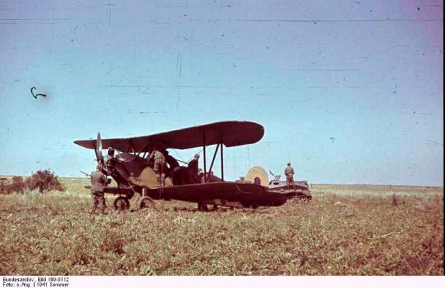 German soldiers inspecting a damaged P0-2 in Ukraine in 1941 Image Source: Bundesarchiv, Bild 169-0112 / CC-BY-SA 3.0