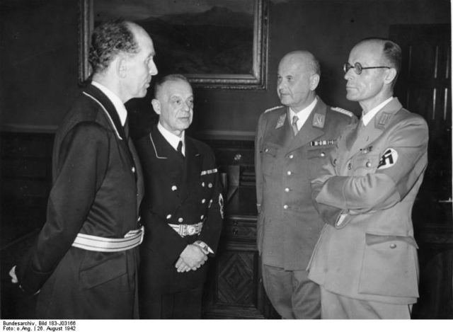 Roland Friesler with Reich Minister of Justice Otto Georg Thierack, Jurist Curt Ferdinand Rothenberger and former Reich Minister of Justice Franz Schlegelberger. By Bundesarchiv – CC BY-SA 3.0 de