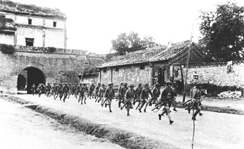 Chinese troops pouring out of Wanping's gate in 1937 Image Source:
