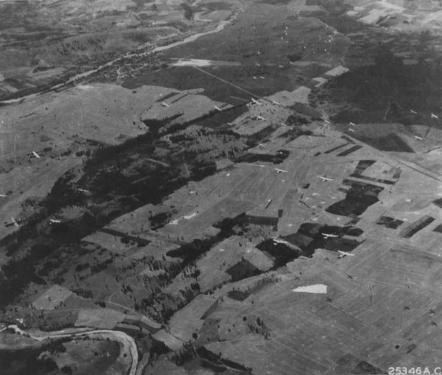 Thirty-one American bomber B-24 "Liberator" in the approach to targets in Ploiesti [U.S. Air Force / Public Domain]