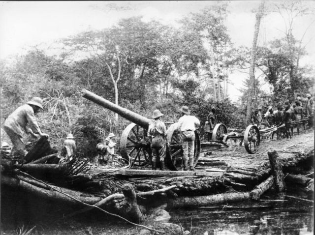 The heavy artillery which was pulled off the scuttled Koenigsberg, this gave Lettow Vorbeck the edge he needed to continue to achieve victory in his long campaign. Image Source: Bundesarchiv-Bild-105-DOA3100-Walther-Dobbertin-CC-BY-SA-3.0.jpg