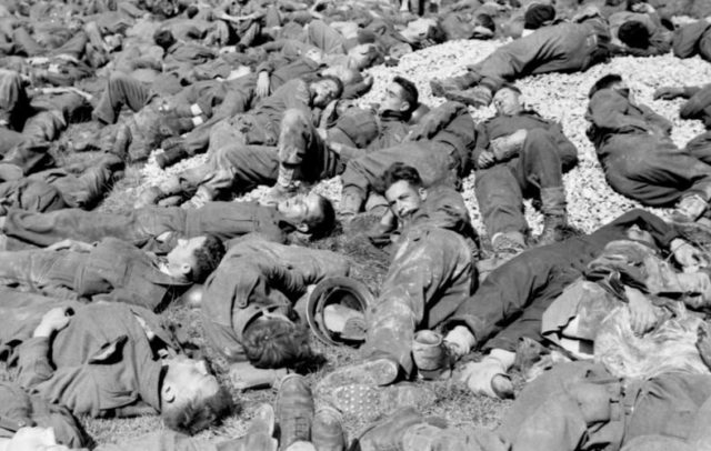 British and Canadian prisoners at Dieppe, August 1942. By Bundesarchiv, Bild 101I-291-1238-25A / Teschendorf / CC-BY-SA 3.0, CC BY-SA 3.0 de, https://commons.wikimedia.org/w/index.php?curid=5476904