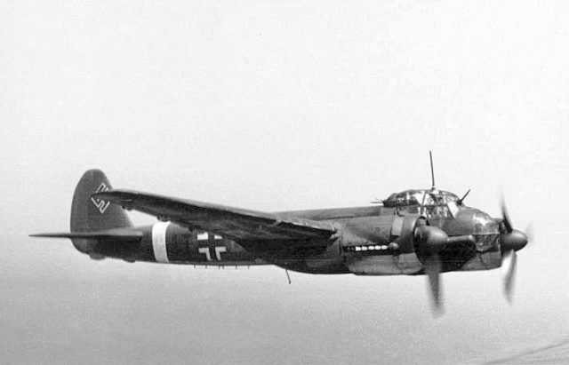 A German Junkers Ju 88 in flight. Bundesarchiv, Bild 101I-363-2258-11 / Rompel / CC-BY-SA 3.0