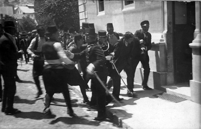 The arrest of Gavrilo Princip, after the Sarajevo assasination. By Unknown - http://moderncontemporarybham.wordpress.com/2013/03/page/2/, originally from Serbian archives, Public Domain, https://commons.wikimedia.org/w/index.php?curid=6954911