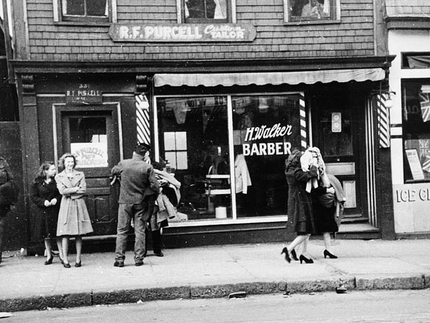 Women with looted fur coats on Gottingen Street, downtown Halifax. Many viewed the riots as a way to get the luxury items which they had been denied for most of the war. Source: Wiki/ CC BY 2.0