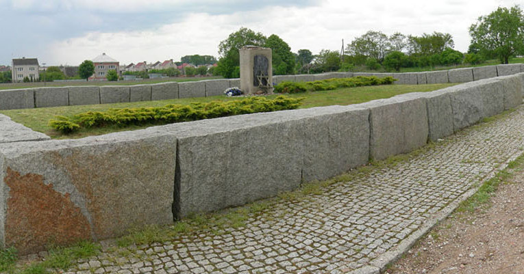The memorial of the pogrom of Jedwabne on the former site of the barn where the jews were burnt. Source: By Jacques Lahitte - Own work, CC BY-SA 3.0, https://commons.wikimedia.org/w/index.php?curid=16291182