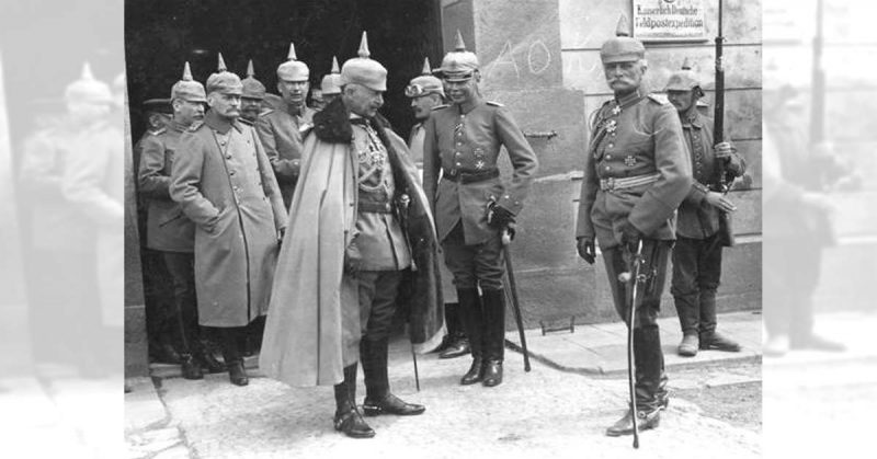 Kaiser Wilhelm II, August von Mackensen and others wearing Pickelhauben with cloth covers in 1915. Bundesarchiv - CC BY-SA 3.0 de