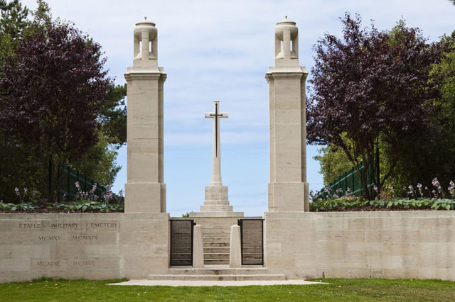 Etaples Military Cemetery. Wikimedia Commons / Wernervc (Own work) / CC BY-SA 3.0 