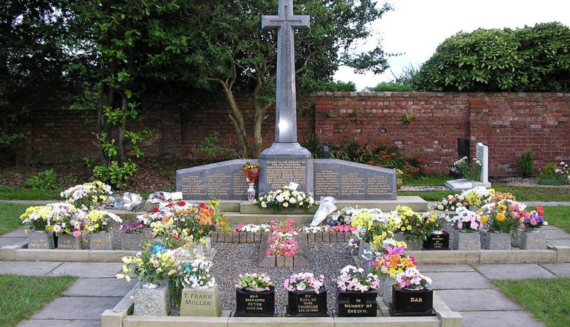 The memorial in Freckleton. Source: By Peter Foster - Own work, CC BY-SA 3.0, https://commons.wikimedia.org/w/index.php?curid=35540156