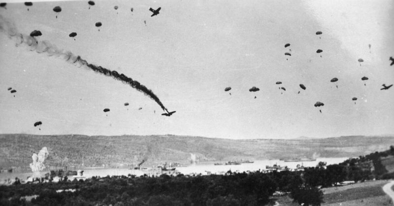 German paratroops landing on Crete from Junkers 52 transports, 20 May 1941.Wiki-Ed -
 CC BY-SA 3.0