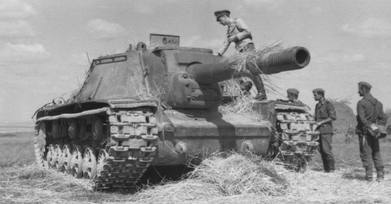 An abandoned SU-152 assault gun inspected by German troops. Front view of ISU-152. <a href=