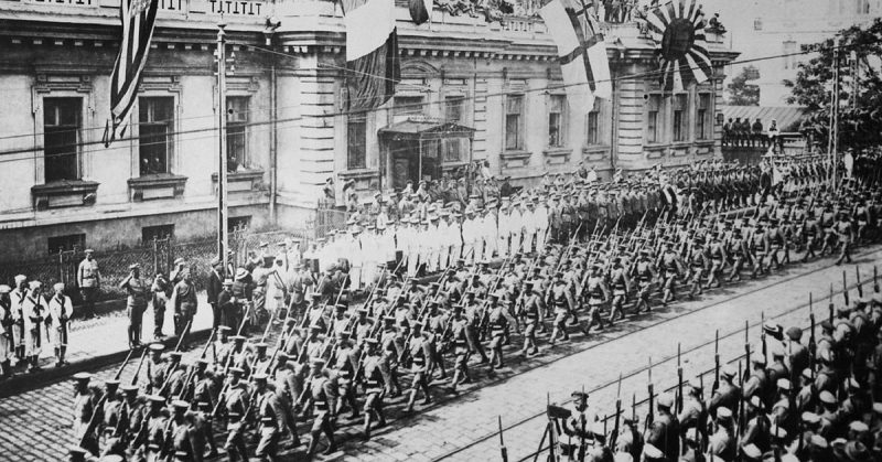 Soldiers and sailors from many countries are lined up in front of the Allies Headquarters Building. The United States is represented. September 1918.