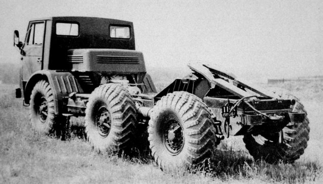 Experienced multi-purpose three-axle truck tractor ZIL-132RV. 1976. Photo Credit: ⒸEvgeniy Kochnev, Kolesa.ru.
