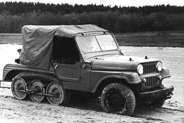 ATV-3 on chassis Moskvich-415 with pneumatic tracks. Photo Credit: ⒸEvgeniy Kochnev, Kolesa.ru.