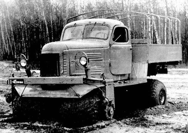 The car ZIL-132C on a shortened chassis ZIL-157K Cab ZIL-164. Photo Credit: ⒸEvgeniy Kochnev, Kolesa.ru.