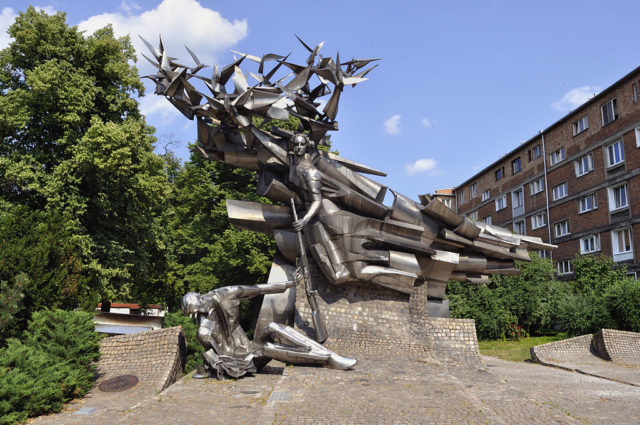 Monument to the Defenders of the Polish Post Office, Gdańsk. By DerHexer - Own work, CC BY-SA 3.0, https://commons.wikimedia.org/w/index.php?curid=11224187