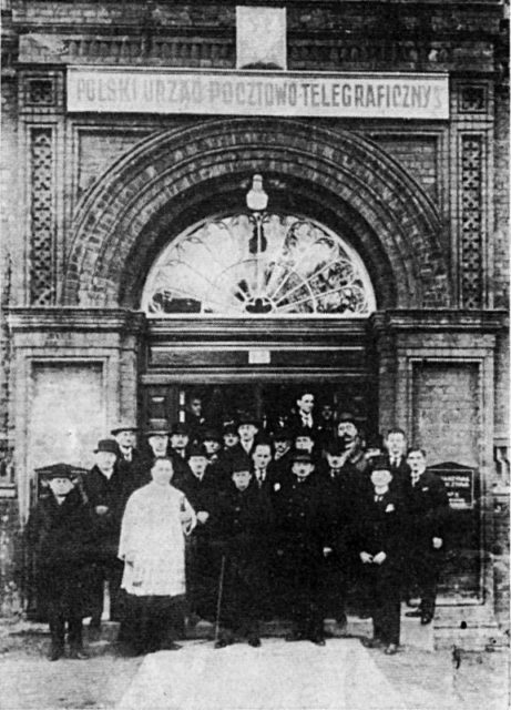 The opening of the Polish Post Office "Gdańsk 3" in 1925. Public Domain, https://commons.wikimedia.org/w/index.php?curid=377201