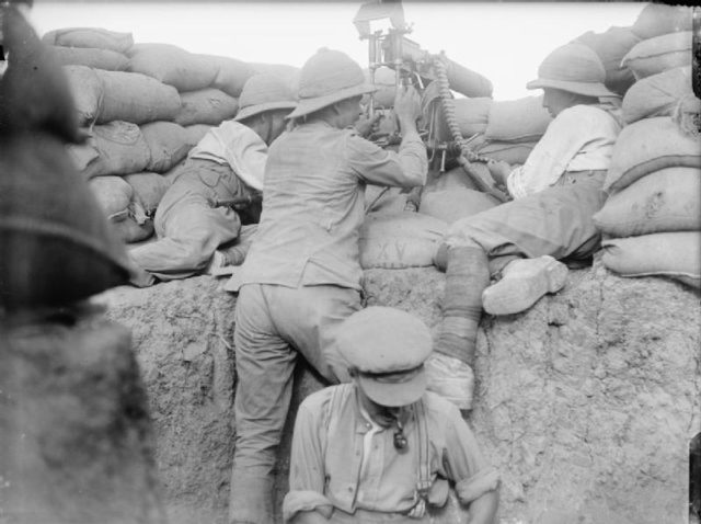 By photographer not identified. Official photograph - This is photograph Q 13450 from the collections of the Imperial War Museums (collection no. 1900-61), Public Domain, https://commons.wikimedia.org/w/index.php?curid=6892207