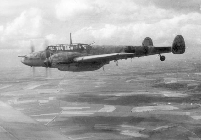 Bf 110 of Nachtjagdgeschwader 4 (1943). By Bundesarchiv, Bild 101I-377-2801-013 / Jakobsen [Jacobsen] / CC-BY-SA 3.0, CC BY-SA 3.0 de, https://commons.wikimedia.org/w/index.php?curid=5411296